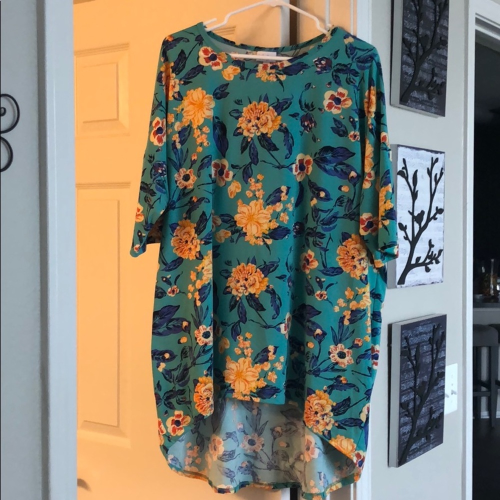 Two LuLaRoe Tops size 2xl